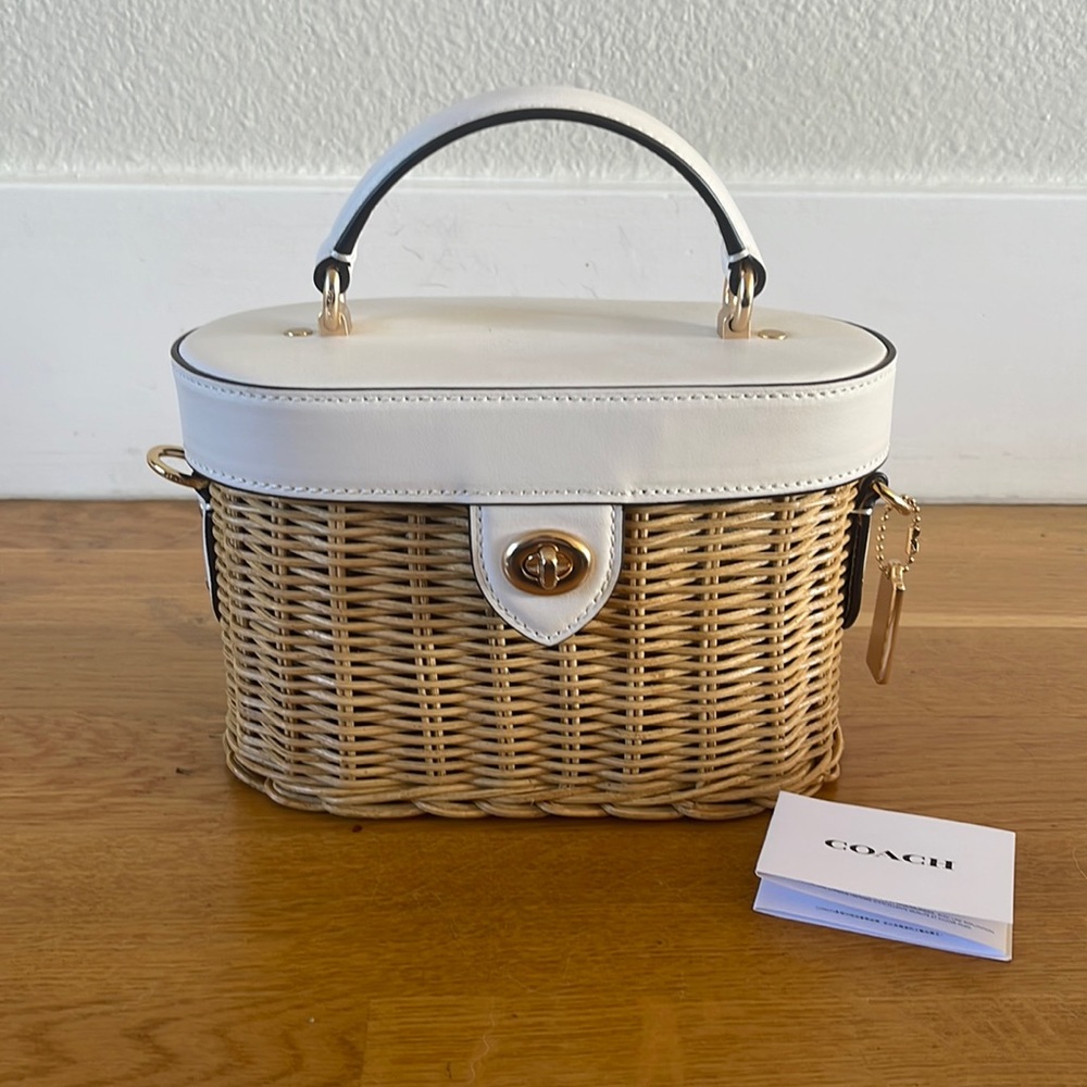 Gorgeous coach handbag with cross body strap.